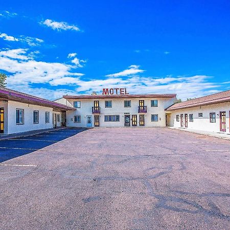 Love Hotels Silver Street By Oyo At Hurley Wi Bagian luar foto