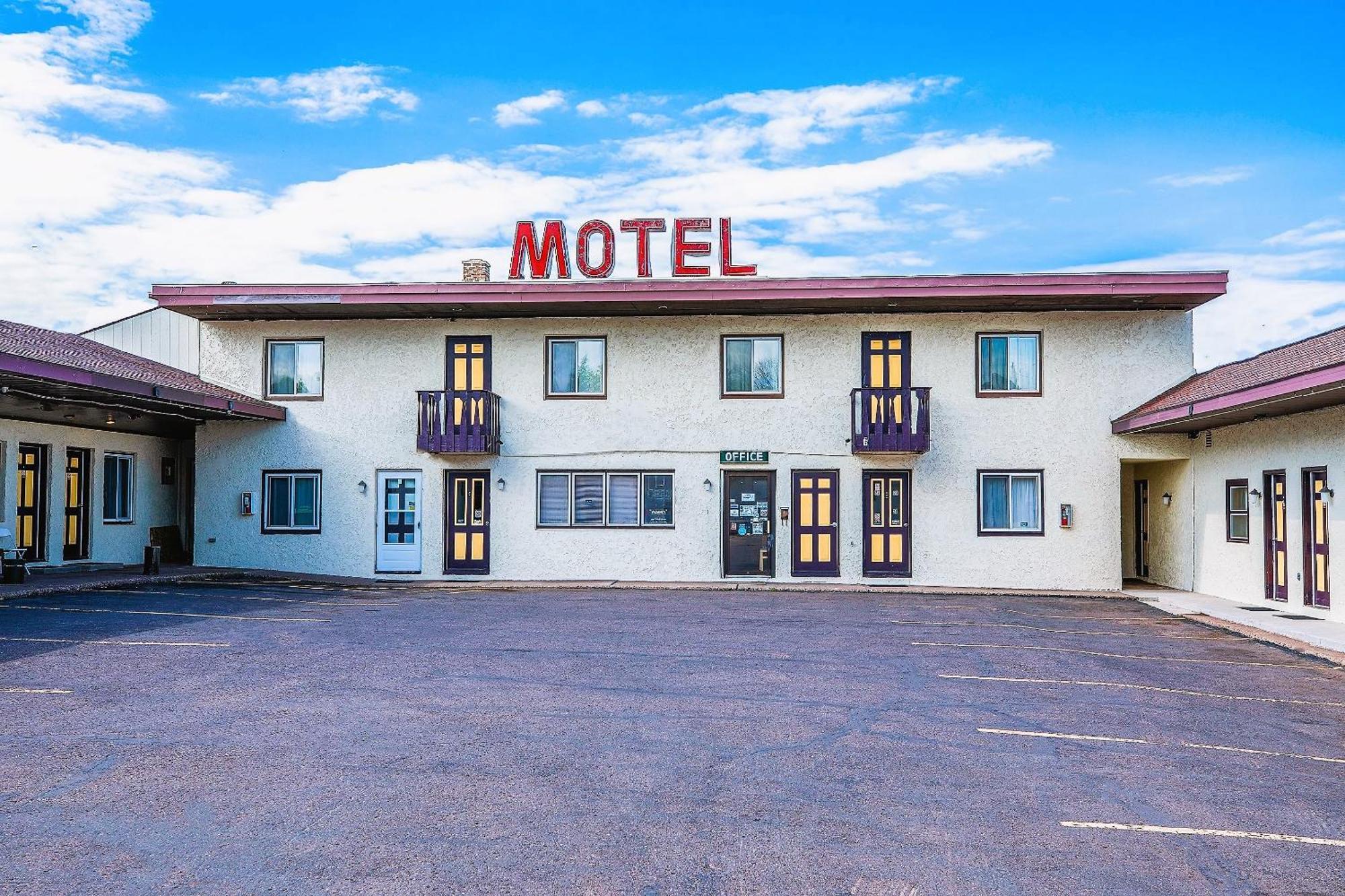 Love Hotels Silver Street By Oyo At Hurley Wi Bagian luar foto