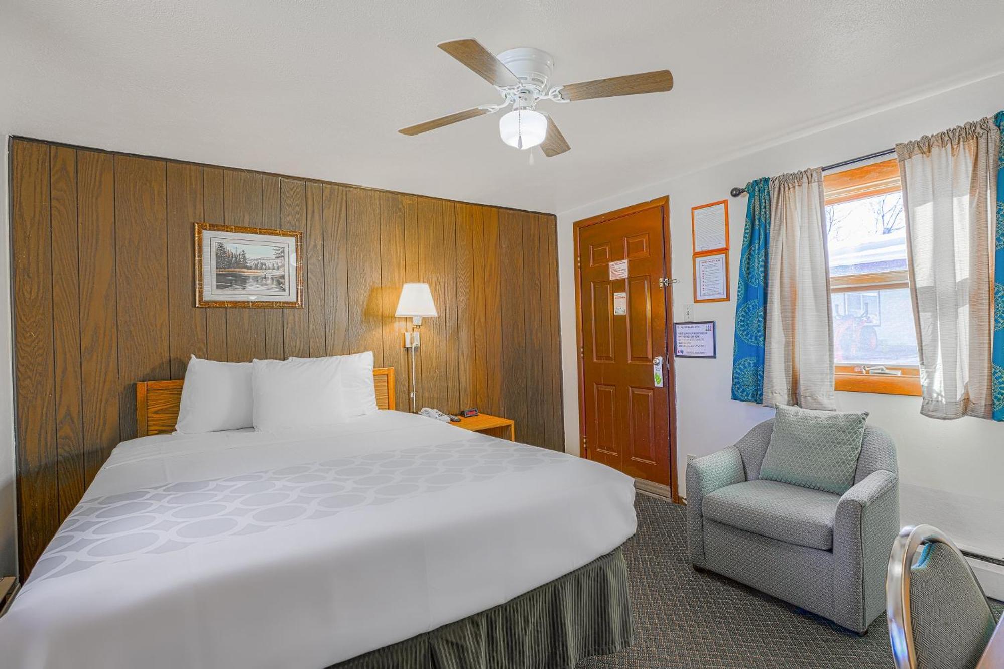 Love Hotels Silver Street By Oyo At Hurley Wi Bagian luar foto