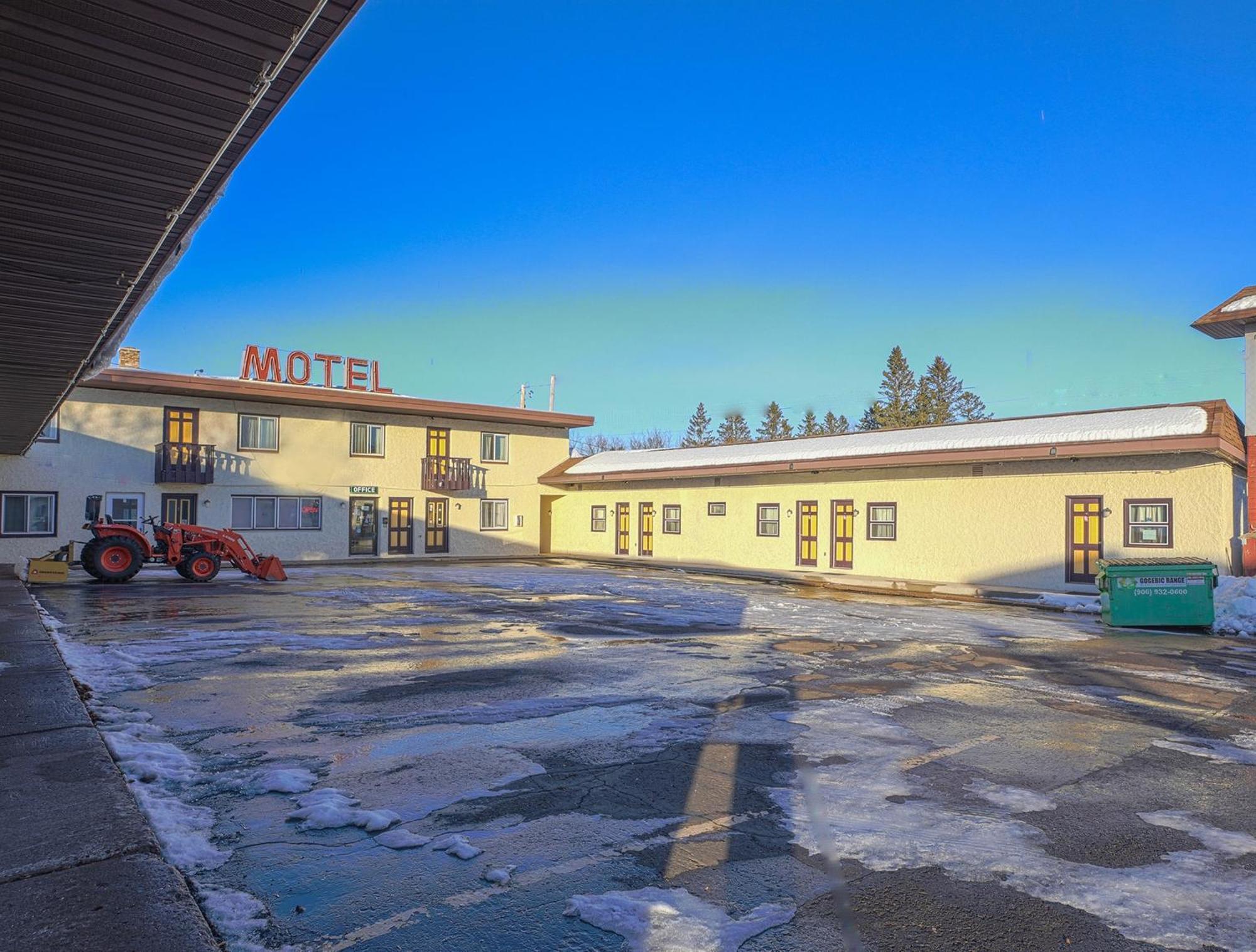 Love Hotels Silver Street By Oyo At Hurley Wi Bagian luar foto