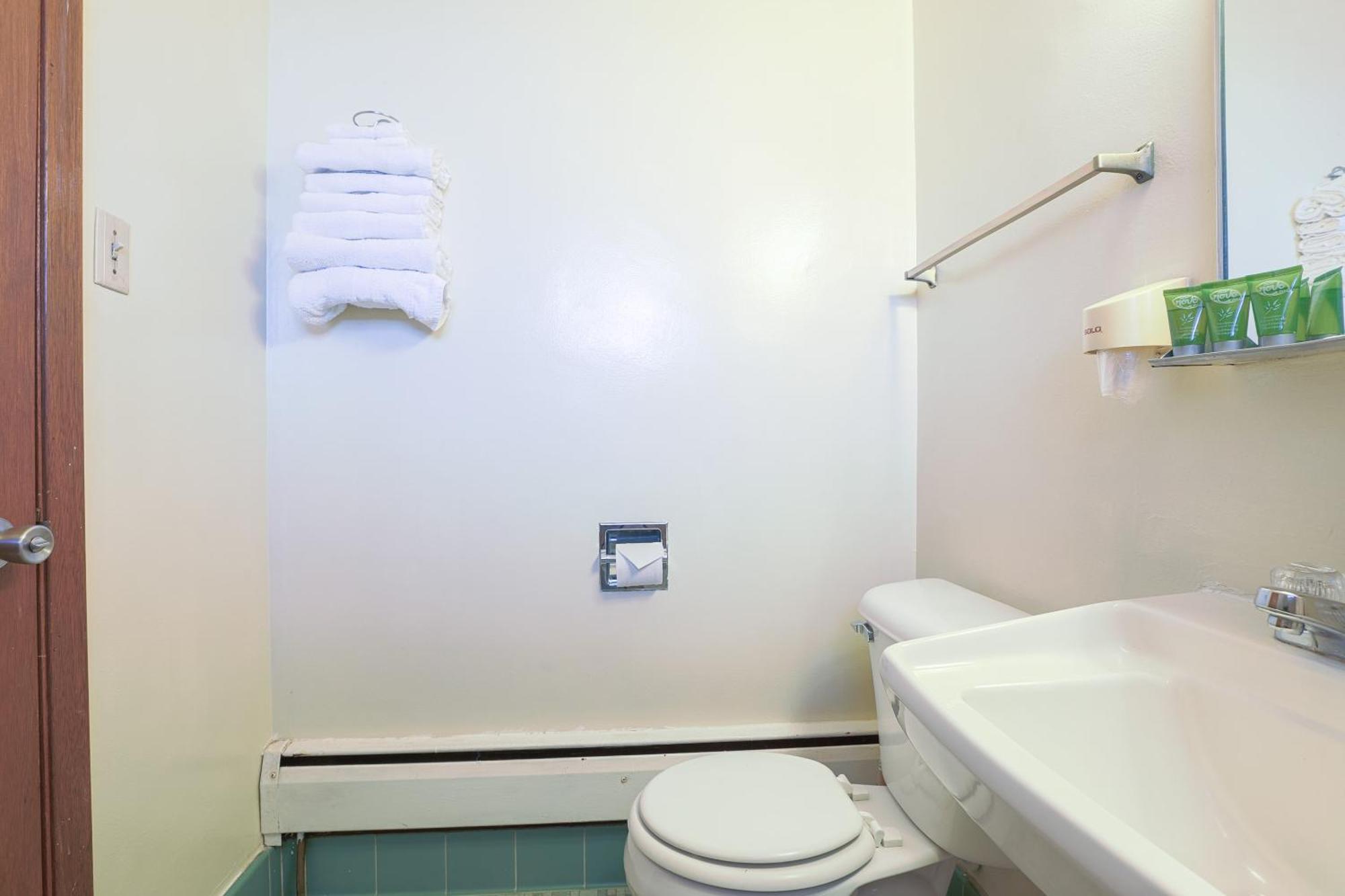 Love Hotels Silver Street By Oyo At Hurley Wi Bagian luar foto