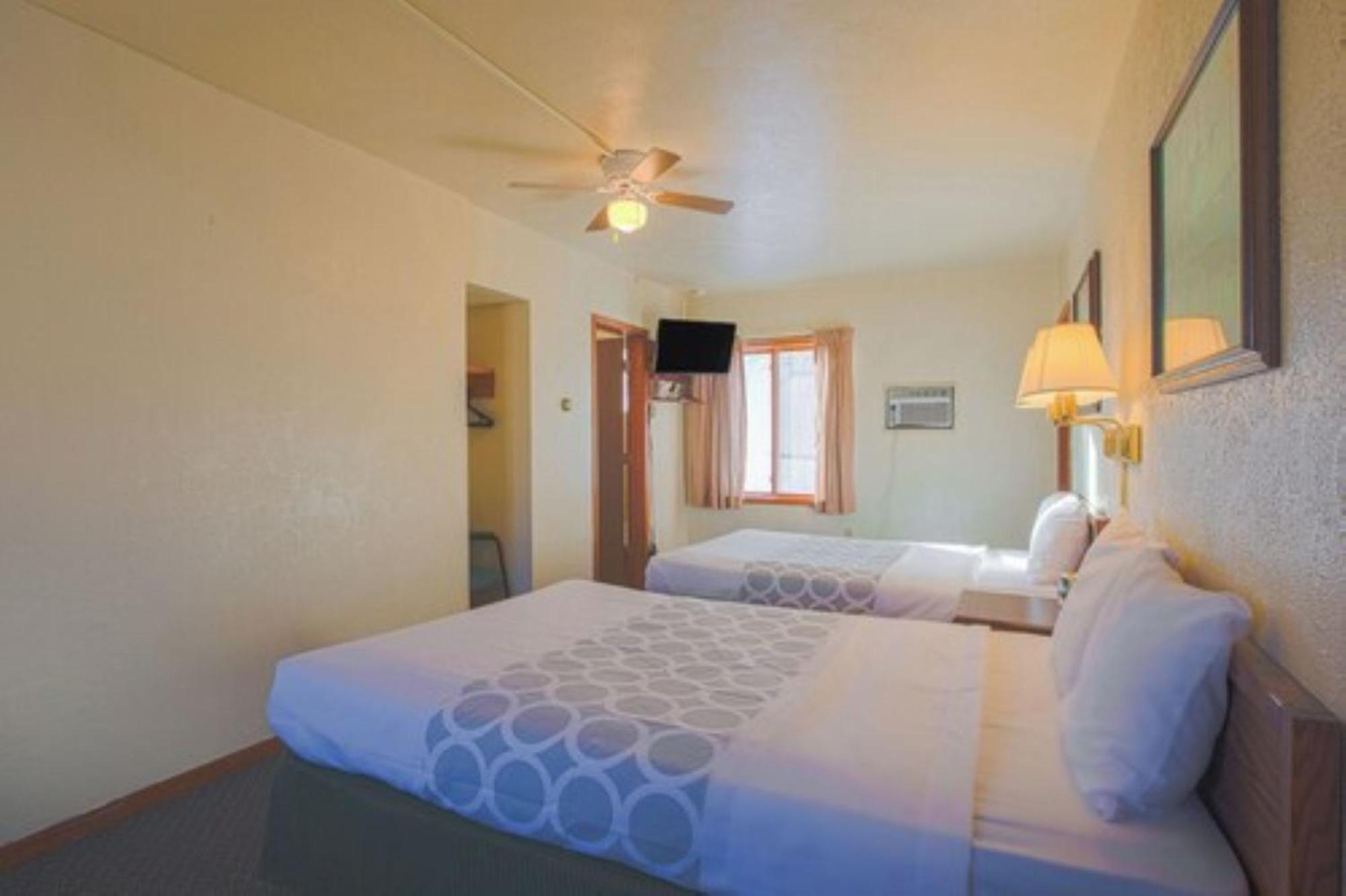 Love Hotels Silver Street By Oyo At Hurley Wi Bagian luar foto
