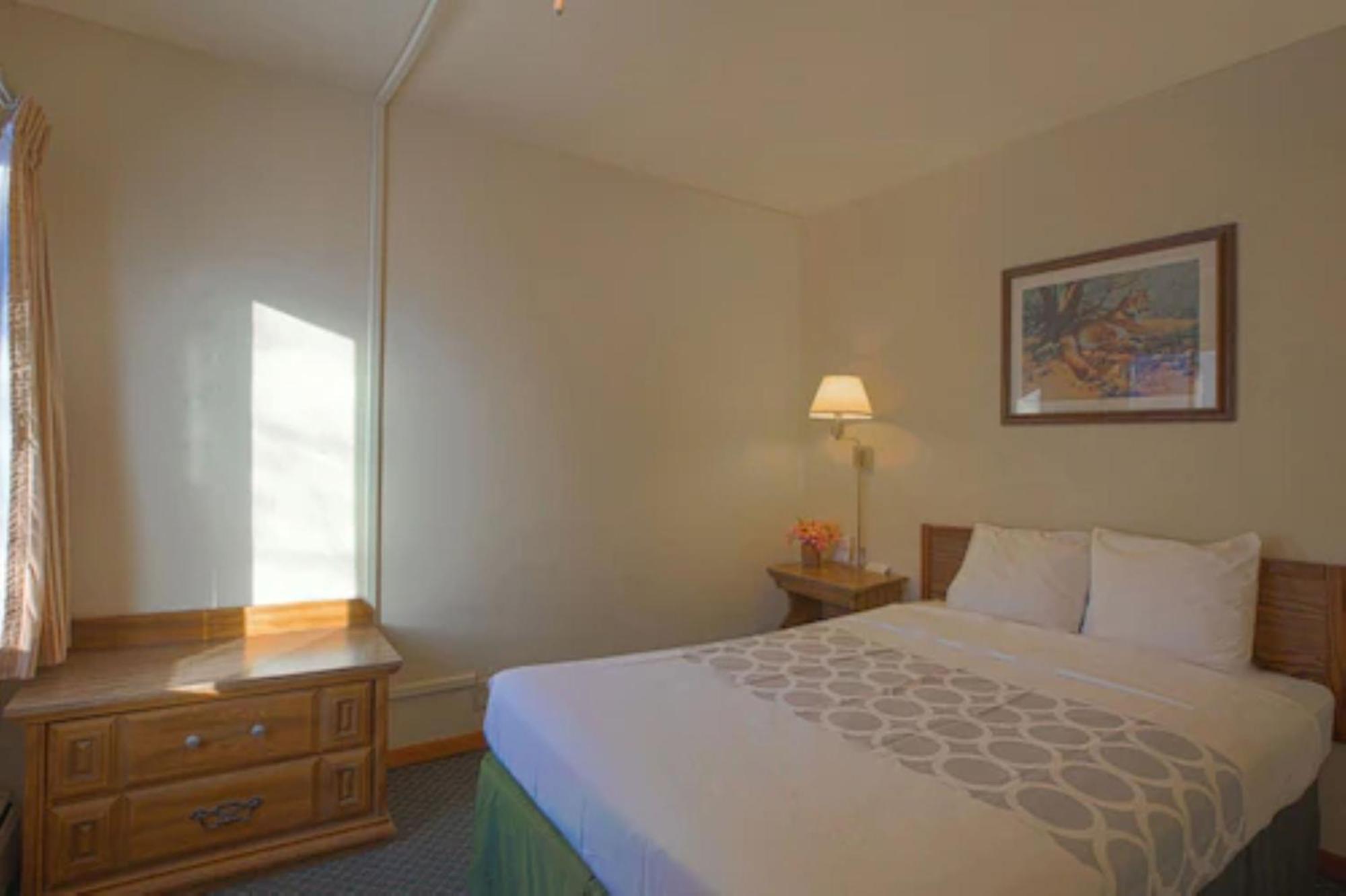 Love Hotels Silver Street By Oyo At Hurley Wi Bagian luar foto